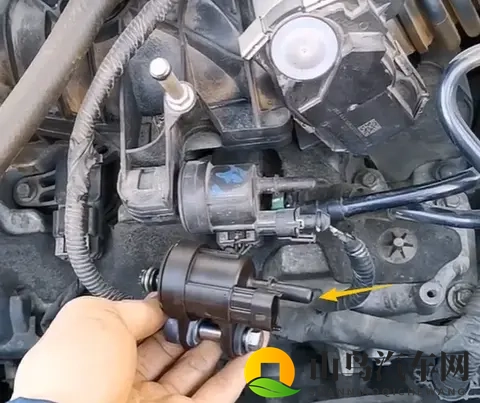 别克GL8混合气过稀，别走弯路，一拔一堵直接破案！-3