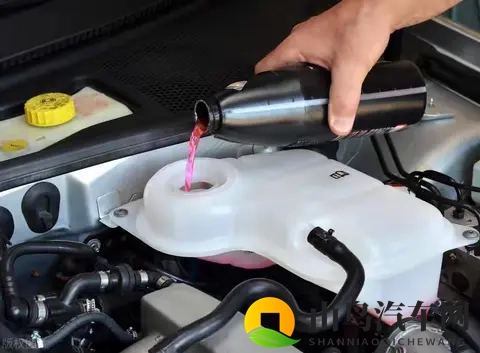 原车防冻液可以使用多少年？记住这2种情况，及时更换防冻液！-2