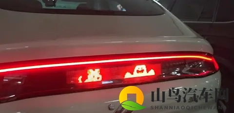 欧美大屁股：揭秘汽车设计新潮流：独特设计引领市场风潮-1