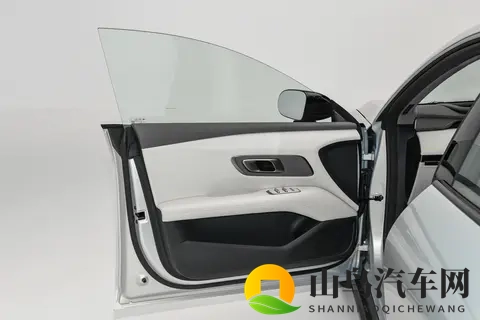 14万买C级大空间，62秒破百，至高续航670km，这车香不香？-2