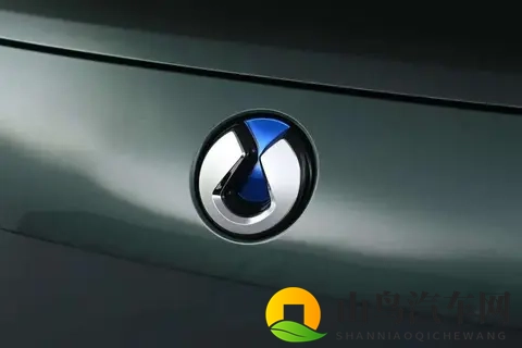 腾势N8L:大六座安全豪华SUV，是家庭出行的理想选择！-1