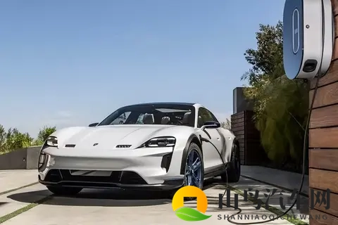 电车来势汹汹，加油站会变成“古董店”？油车：我还能再战五百年-1