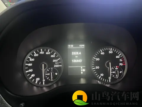 宜商宜家好选择，13万拿下2018款二手奔驰威霆7座-3