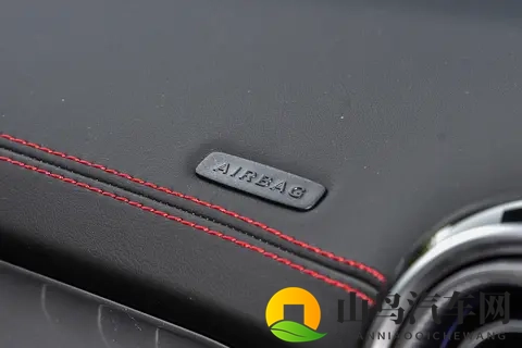 售549万元_降662万元，2026款AMG C 43 4MATIC正式上市-2