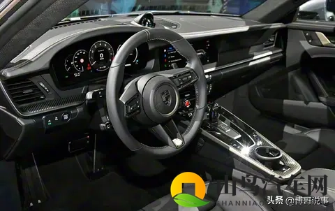 2025 进博会爆款！新款保时捷 911 Turbo S 国内首秀-3