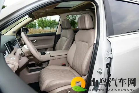 12万级插混SUV,动力扎实,配置丰富,适合家用,看蓝电E5 PLUS-3