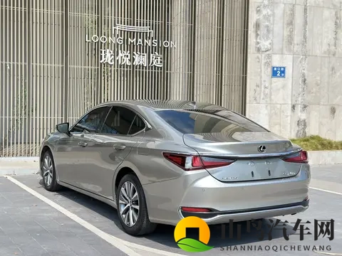 20款雷克萨斯ES，一手车况，18万不到，宜商宜家好选择？-1