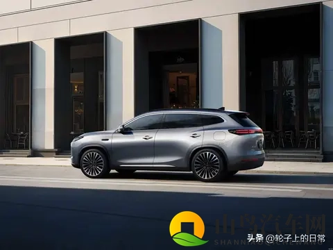 三联屏+豪华内饰，星途ET5：科技与质感双向奔赴-2