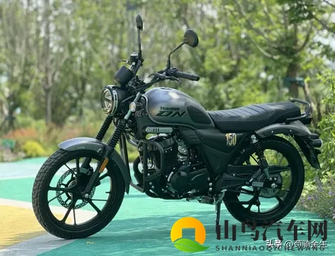 通勤溜车实测！豪爵DN150油耗189L，复古范儿缺失成最大槽点？-2