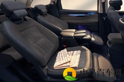 福特巨型跨界SUV车型仅提供混合动力版本，这款配备全轮驱动系统-3