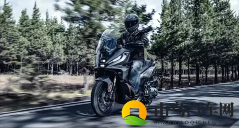 炸裂！无极SR450X双缸ADV踏板杀到，单缸大踏板要集体崩盘？-2