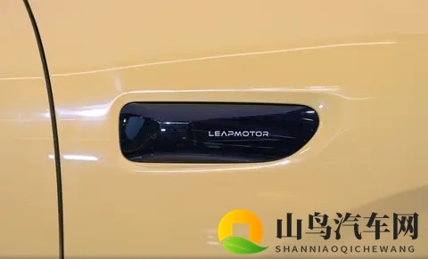 续航605公里!零跑Lafa5五款配置对比,差价8000元,推荐买Pro版-1