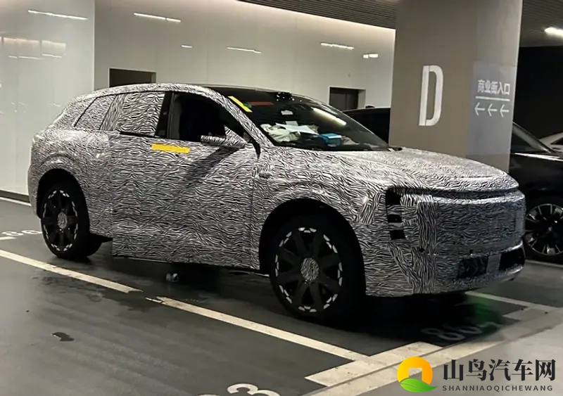 AUDI首款纯电SUV-E8谍照曝光！不是“换壳”车了-1