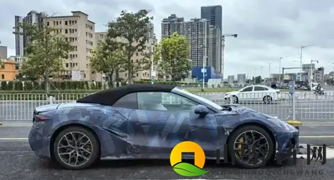 腾势Z敞篷版曝光:软顶设计+32秒破百-1