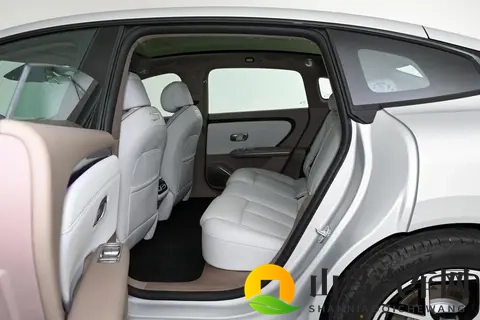 长安启源A06拿出诚意，配6C闪充+高规格悬架，小鹏M03接得住吗？-2