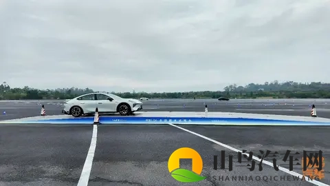 深蓝L06开起来咋样,法拉利同款磁流变悬架,真那么厉害吗-1