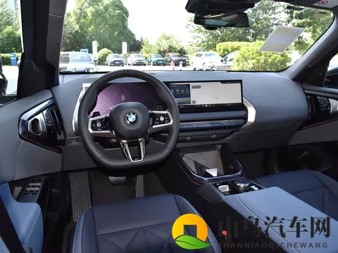 宝马这款中型SUV不足40万,轴距看齐X5配曜夜运动套件,搭载20T-3