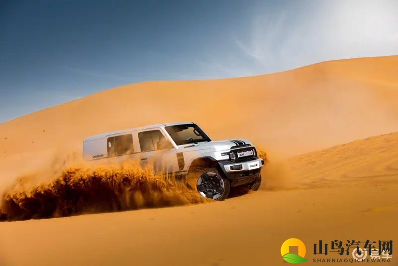 男女打扑克:男女共度欢乐时光,扑克牌下竞技交流-1