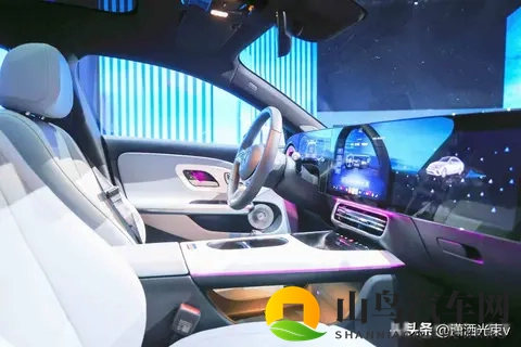 奔驰电车卖25万，用户懵了，豪华体验真能降维？-2