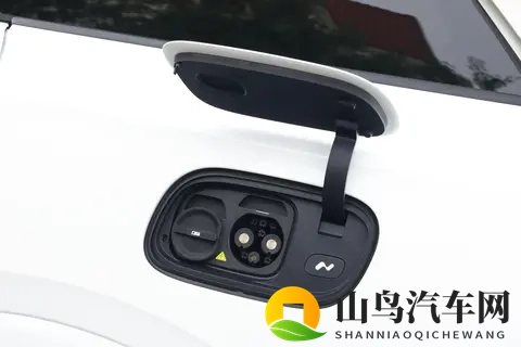 上市86天交付破3万，租电车价立减86万，这款大三排SUV适合家用-1