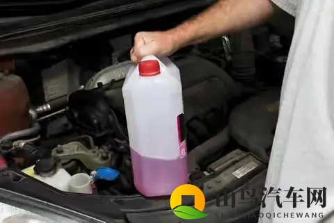 原车防冻液可以使用多少年？记住这2种情况，及时更换防冻液！-3