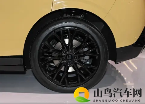 续航605公里!零跑Lafa5五款配置对比,差价8000元,推荐买Pro版-3