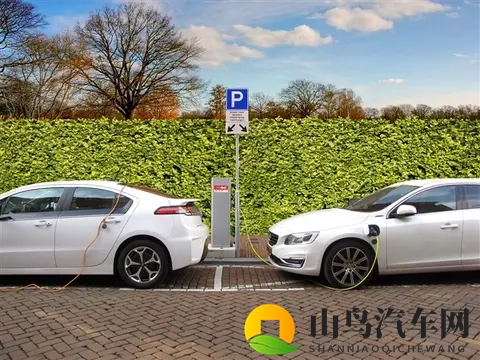 电车续航300公里 司机吐槽实际缩水近50%：4S店回应-1