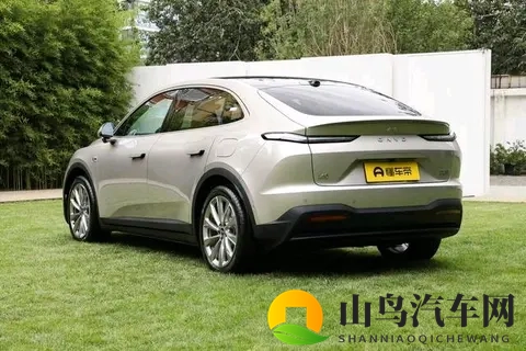 25分钟大定破5000！智己LS9不大六座SUV真旗舰-1