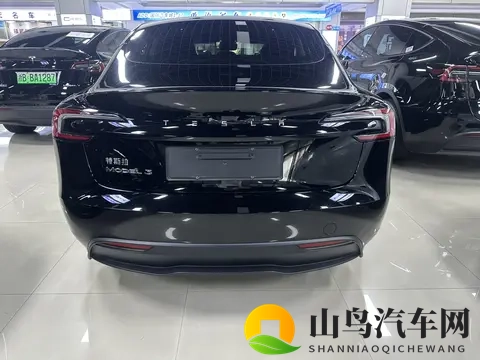 特斯拉Model3：23款后驱，准新电车，18万不到香不香？-1