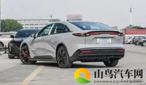 新款马自达EZ-6上市，家族式外观，内配大屏，综合续航1300公里！-1