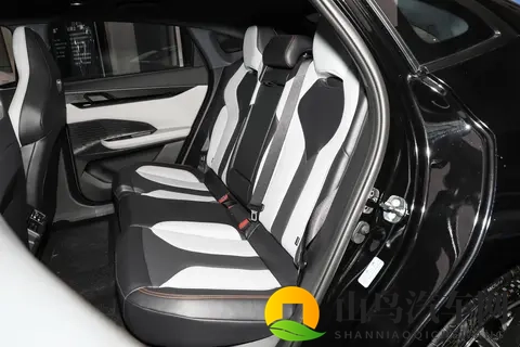 刚毕业预算不多,又追求颜值和实用,可以看看这款-长安启源A06-3