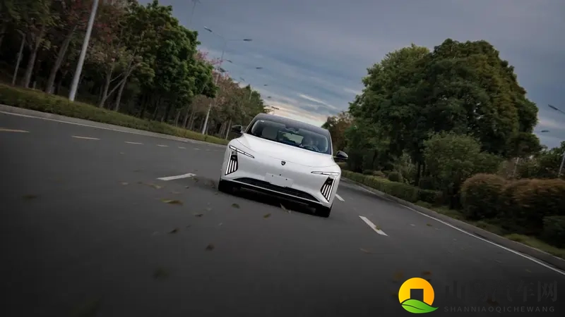 方向盘加热神器!2026款星海S7让你冬天开车暖手又安心-1