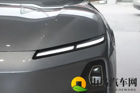 蔚来ET9，轴距3250毫米，41秒破百，纯电续航650公里+900V快充-2