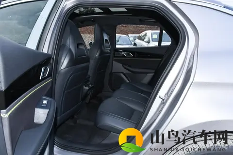 10万级全能选手！试驾第三代领克03，内外升级，性能依旧-2