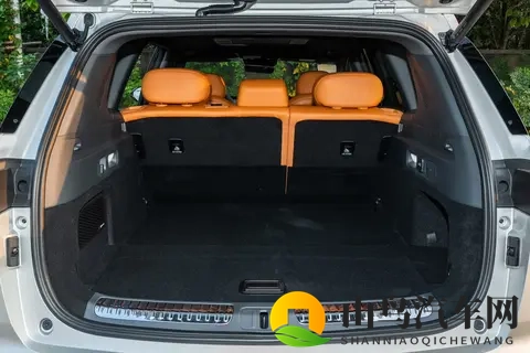 15 万级奶爸车选择?东风奕派eπ008五座版 :空间大,长途不费腰-3