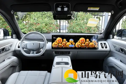 华为辅助驾驶+零重力座椅，大6座SUV这台深蓝S09如何？-3