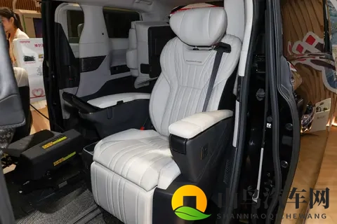 官方参考价140万元_预计明年5月发售 丰田埃尔法福祉版实车现身-1