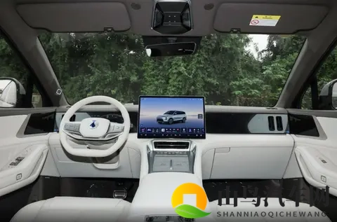 挑战黑人40厘米巨大：独特设计巨轮汽车，引领潮流新体验-2