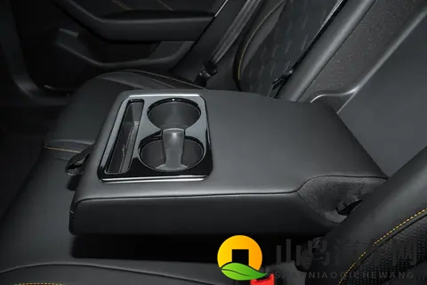 美女被操软件:车载系统革新,重新定义驾驶体验-2