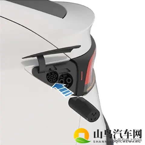 特斯拉Model Y L放电电源上线!599元解锁2200W户外供电-3