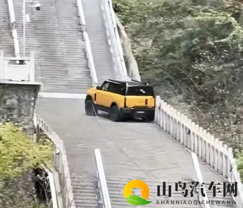 赔了护栏又折兵？奇瑞模仿路虎挑战失败，这笔账算得过来吗-1