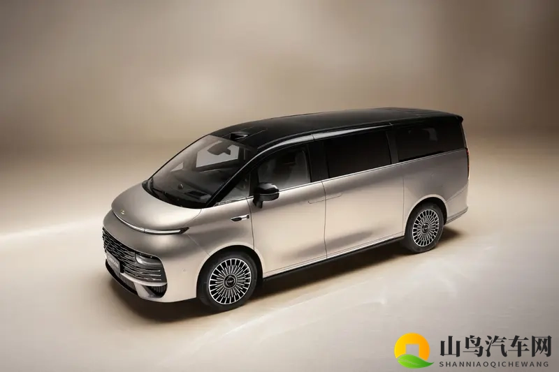 吉利银河首款豪华旗舰MPV银河V900官图首曝-1
