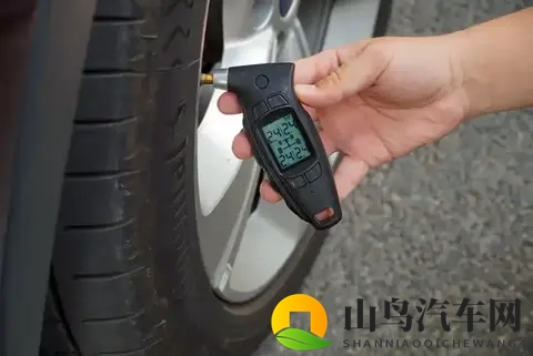 冬季胎压调到这个数最安全！很多老司机都搞错了！-1