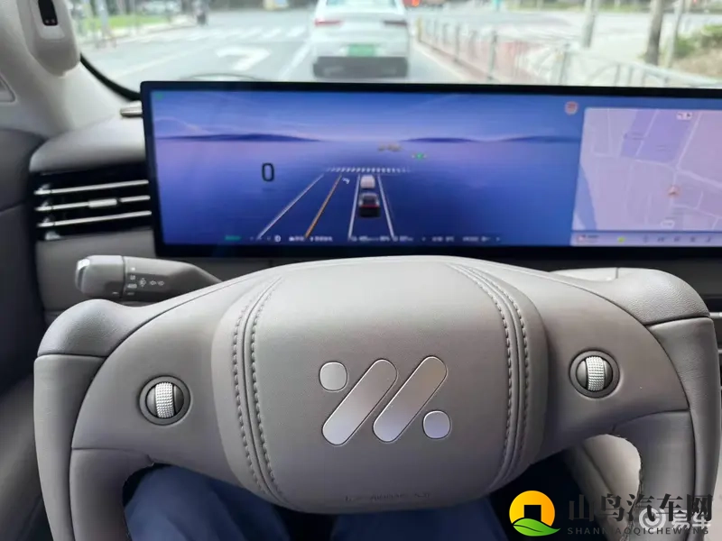 欧美肥臀大白屁股：汽车设计新潮流：揭秘独特“胖臀”车型魅力-2