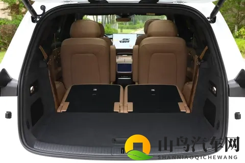 纯电大三排SUV新选择  57米转弯半径+行云底盘，乐道L90以真香吗？-2