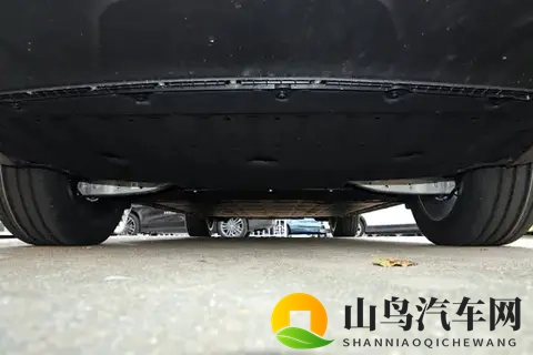 增购家用车别乱选！这台6座大空间SUV，零跑C16实测比MPV都实用-1