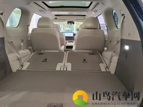 智己LS9实体店看车体验——不愧是上汽旗舰-1