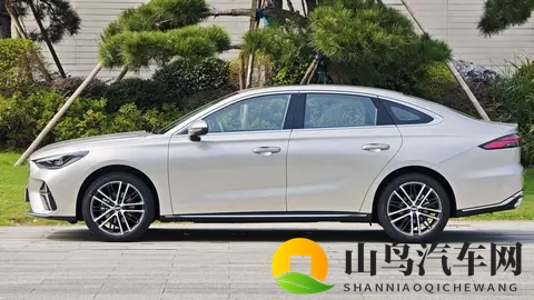 AV三级：新能源车型新宠，外观智能动力强-2