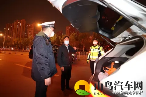 有人说：晚上交警查酒驾，为什么白天很少看到？这里头有啥说法？-1