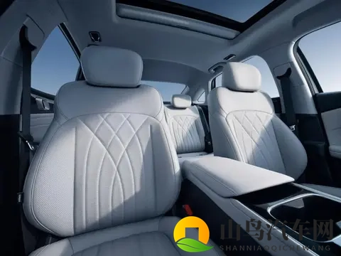 限时688万起，48米插混轿车，综合续航1700km，家用太香了！-3